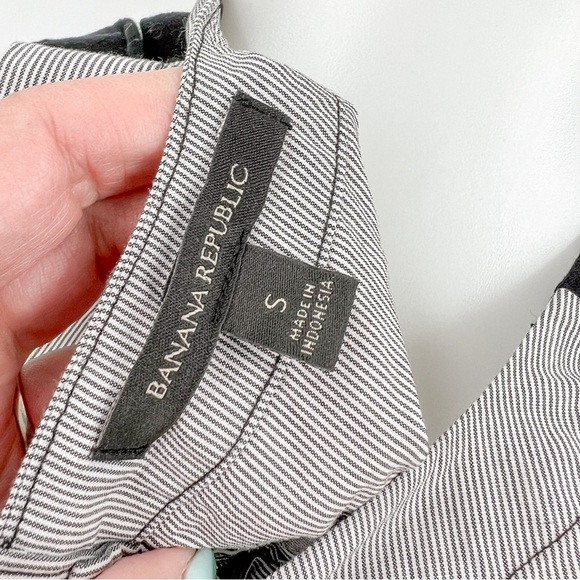 Banana Republic mixed fabric top with a slit - Picture 5 of 5